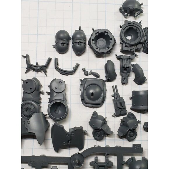 30K Space Marine Bits Saturnine Dreadnought Legs & Feet Set A01 - Picture 5 of 8